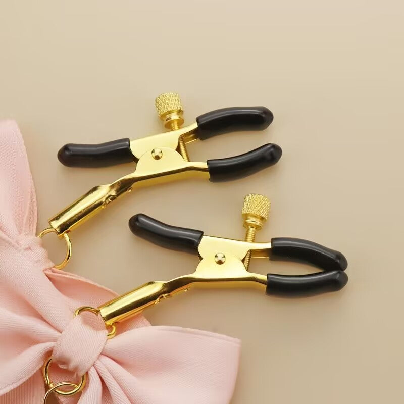 Close-up of the adjustable screw mechanism and protective tips on the clamps